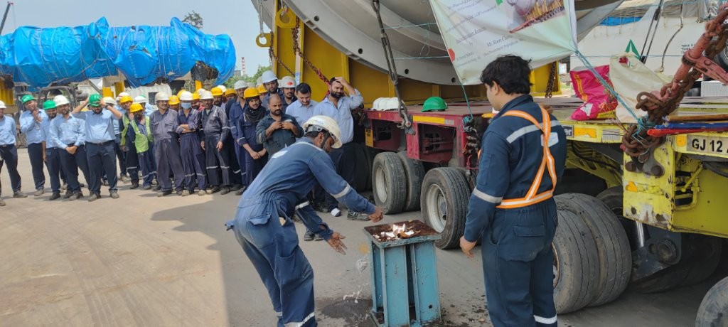 Flag-off Ceremony of Hydrochlorination Reactor for Reliance Industries Ltd., showcasing our manufacturing excellence at Isgec Hitachi, Dahej (1)
